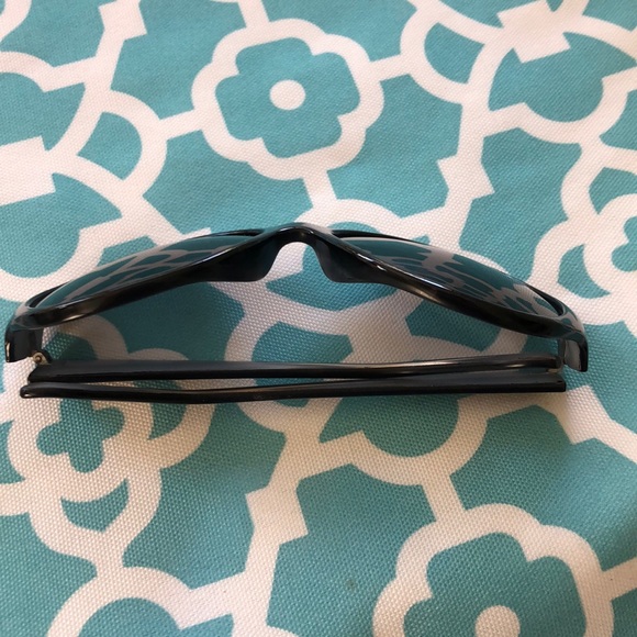 COPY - JONES NEW YORK โJackie Oโ style sunglasses - Picture 6 of 7